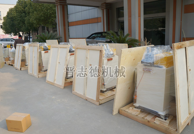 送料機設備出口裝箱 送料機設備出口裝箱