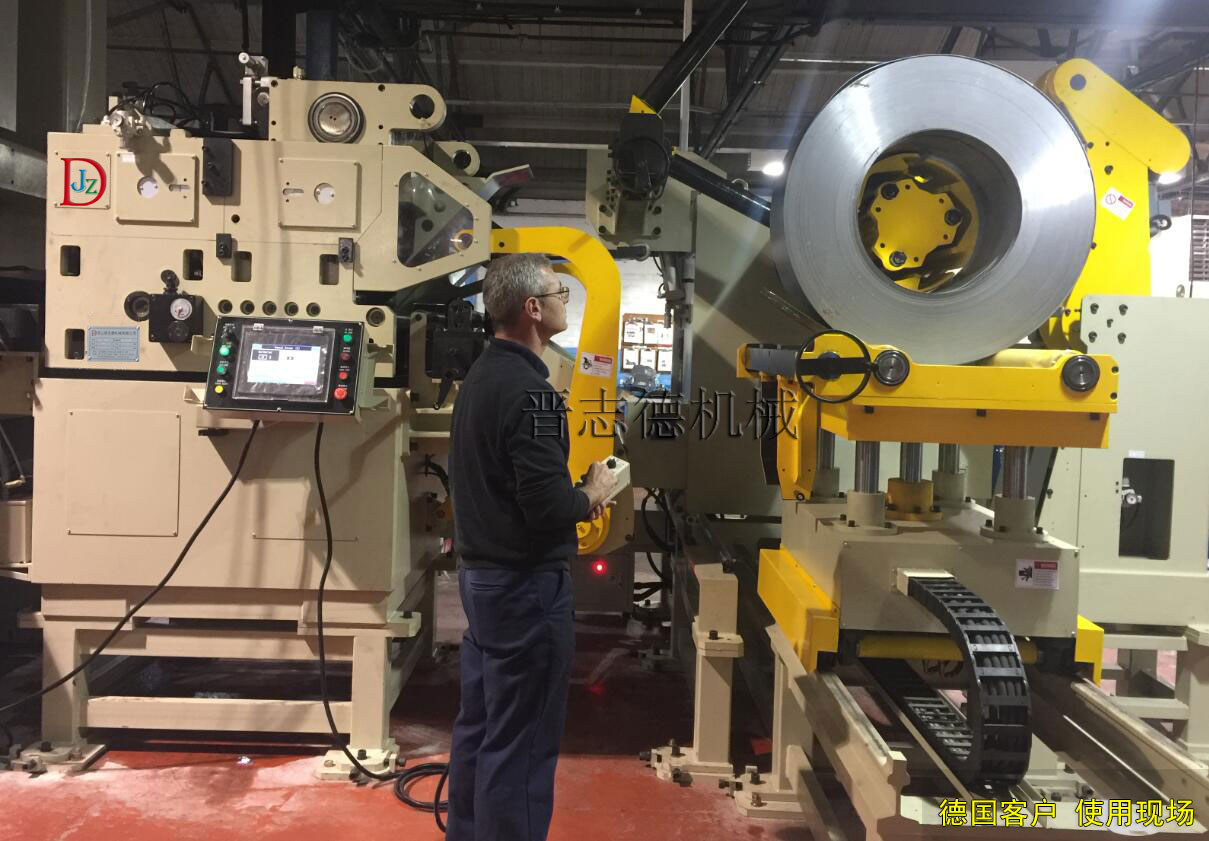 德國(guó)客戶使用三合一送料機(jī),德國(guó)三合一送料機(jī)