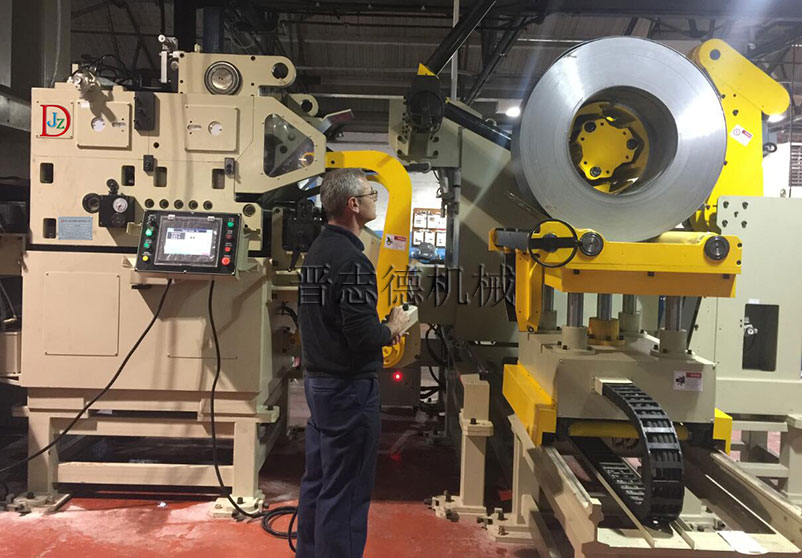 三合一送料機(jī)海外客戶現(xiàn)場