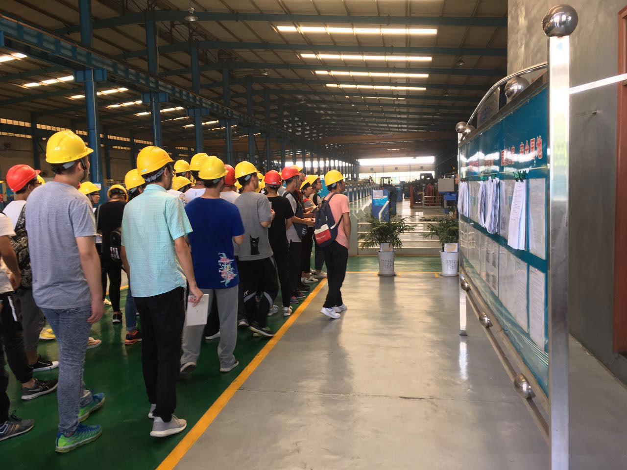 大學(xué)生來(lái)訪考察江蘇工廠 大學(xué)生來(lái)訪考察江蘇工廠