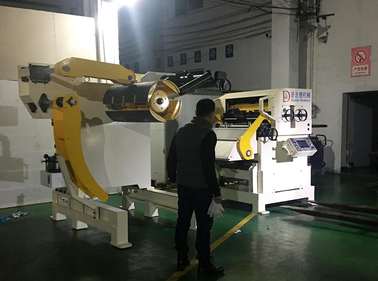 三合一送料機裝車 三合一送料機裝車