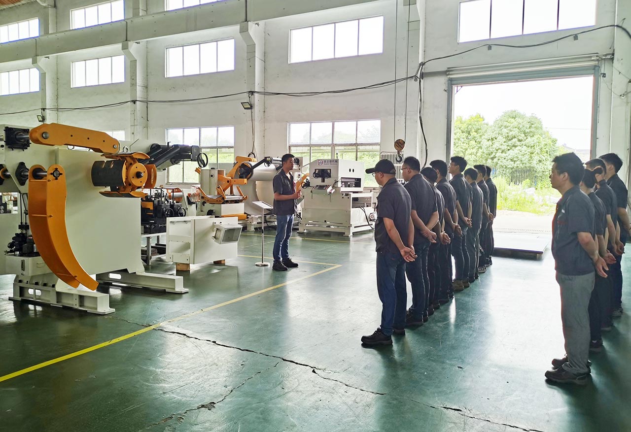 常州送料機(jī)廠(chǎng)員工溝通會(huì)