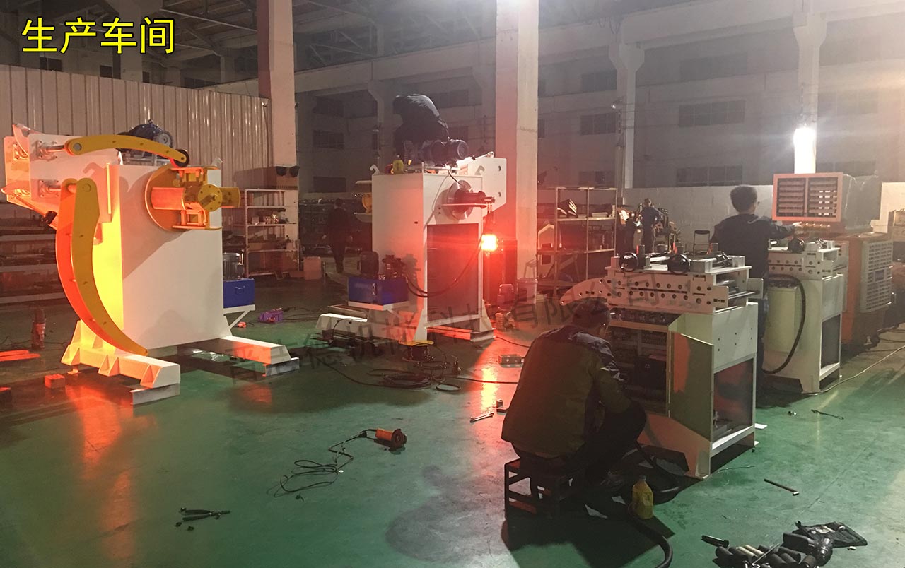 三合一送料機夜間生產 三合一送料機夜間生產