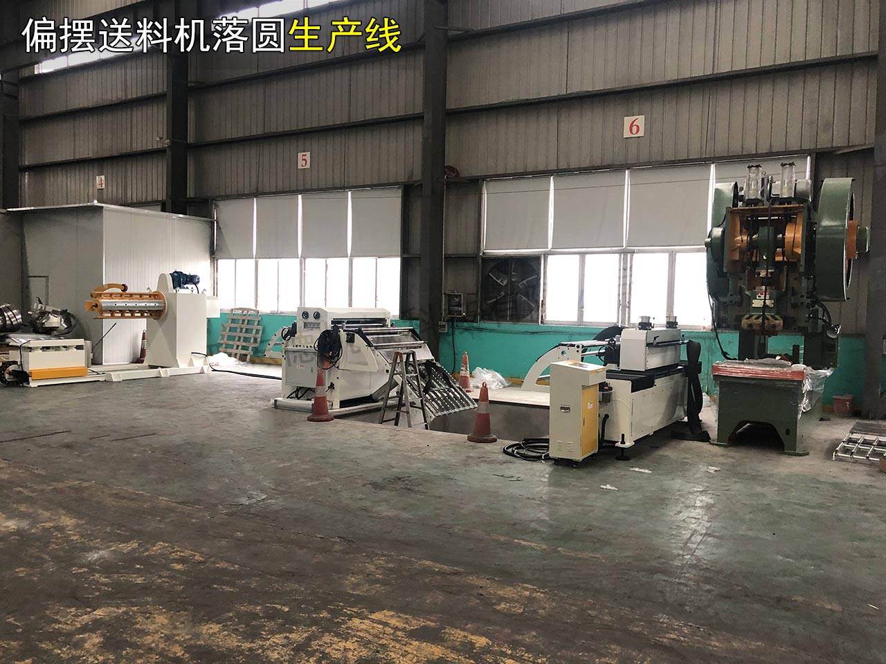 大型偏擺送料機(jī),左右偏擺送料機(jī) 大型偏擺送料機(jī),左右偏擺送料機(jī)